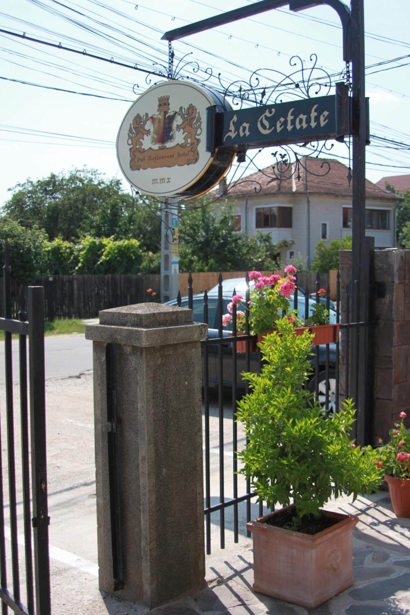 Hotel Lacetate Πιτέστι Εξωτερικό φωτογραφία